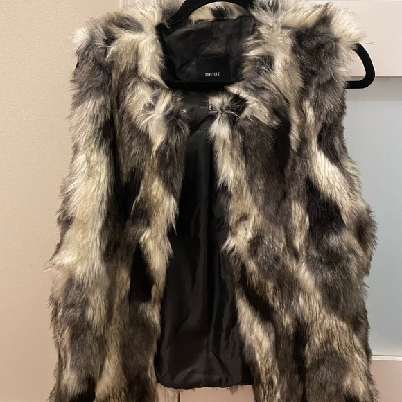 Sweater vest - Picture 1 of 3